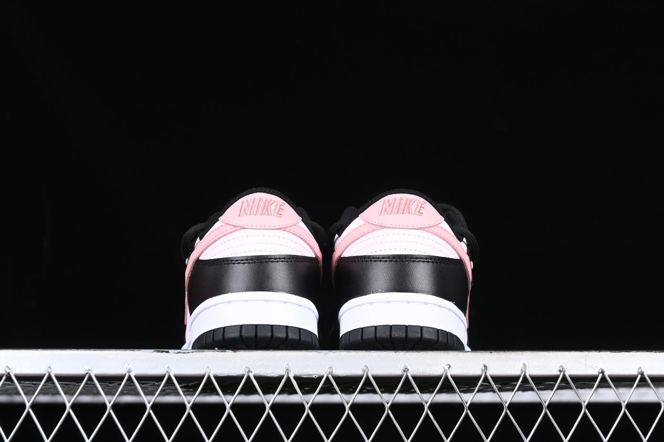 All Categories Nk SB Dunk Series Nk SB Dunk Low Low-top Sneakers Nk Dunk Low Tokyo Raspberry Black Pink Customized Deconstructed Strap Casual Sneakers CW1590-100